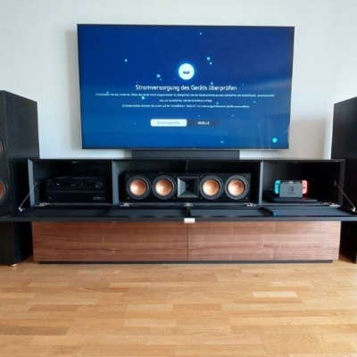 Achtung Klipsch Freunde: 85" Zoll TV ergibt die passende Bild Performance
zum packenden Klipsch Sound und das Ganze mit SwissHD gelöst, da lacht das Auge und freut sich das Herz.